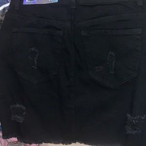 New never worn, black jean skirt. It’s an XL.